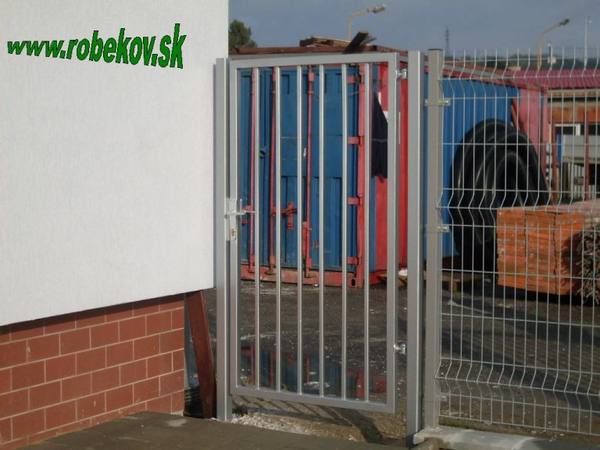 Kovaná bránka na mieru – realizácia ROBEKOV, fotografia 39