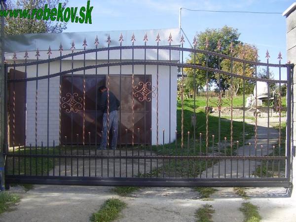 Kovaná brána na mieru – realizácia ROBEKOV, fotografia 73