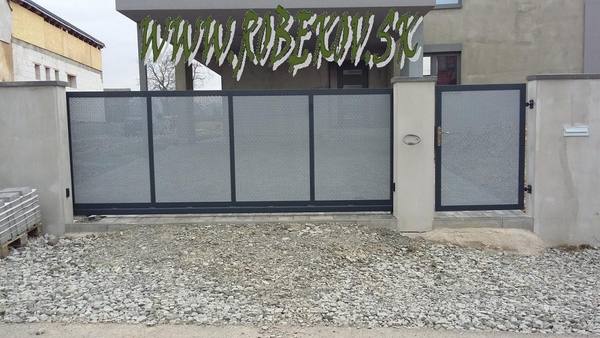 Kovaná brána na mieru – realizácia ROBEKOV, fotografia 60