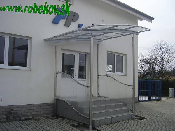 Kovový prístrešok na mieru – realizácia ROBEKOV, fotografia 10
