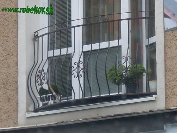 Kovové zábradlie na mieru – realizácia ROBEKOV, fotografia 13